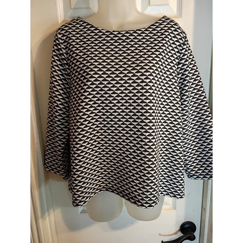 Chicos Travelers Top Black White Geo Print Textured Sz 2 L Office Career